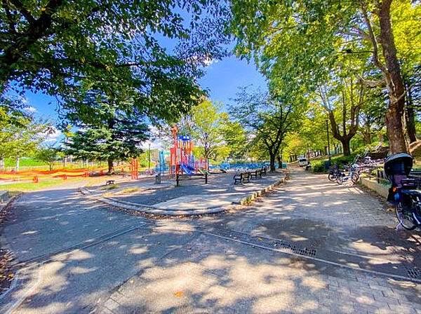 【公園】美しが丘公園まで878ｍ