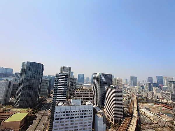 都心を望む眺望　広がる青空が気持ちいいです