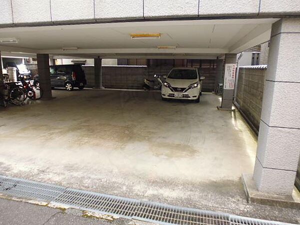 画像18:駐車場