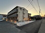 茨木駅より徒歩13分 1階 築3年の賃貸物件