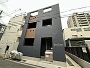 長居駅より徒歩8分 築2年11ヶ月 3階建の賃貸物件