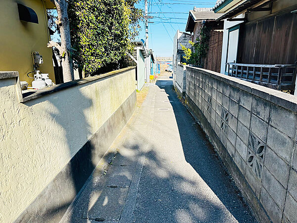 海へ続く小路
