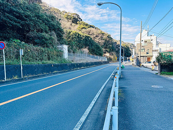 前面道路の横須賀海岸通り