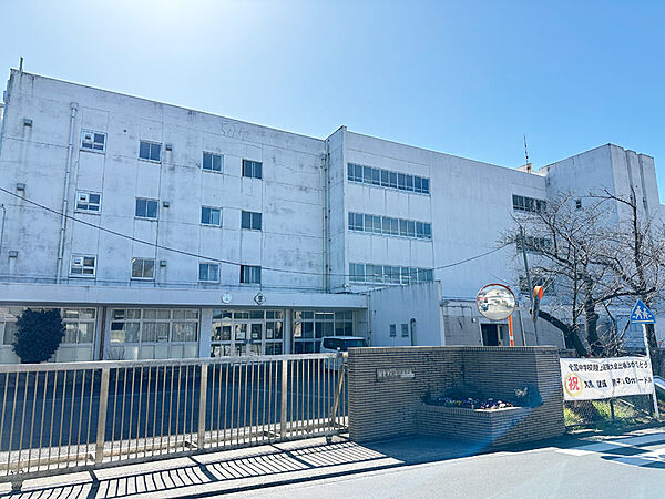 深沢中学校まで1020m