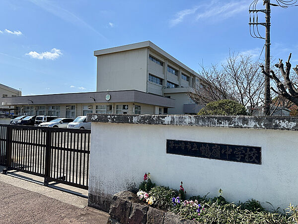 現地から240ｍの鶴嶺中学校