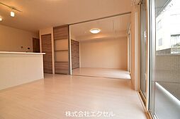 JR中央本線 八王子駅 バス20分 川口やまゆり館下車 徒歩1分の賃貸アパート 1階2LDKのリビング/ダイニング