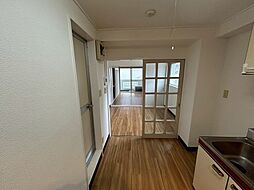 JR中央本線 西八王子駅 バス8分 鶴巻橋下車 徒歩3分の賃貸マンション 2階2Kのリビング/ダイニング