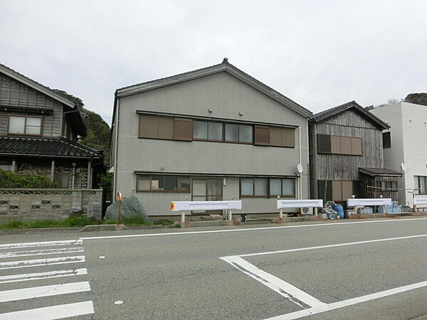 建物　裏　（国道側）