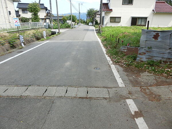 土地　北東側　道路