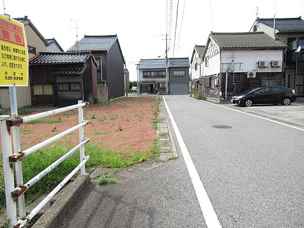 接道状況　隣地との境界位置