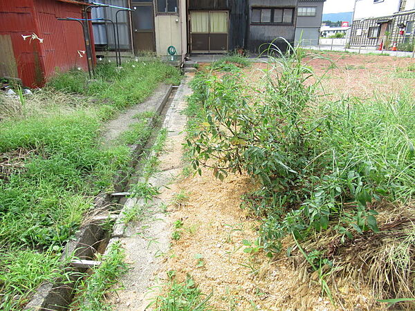 隣地との境界位置