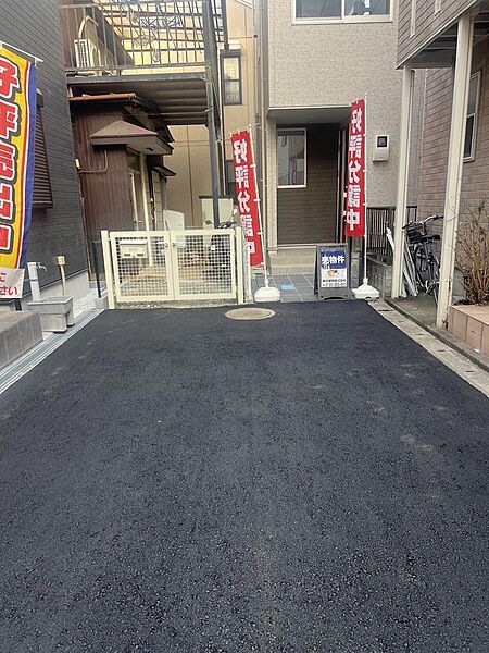 前面道路　舗装済み