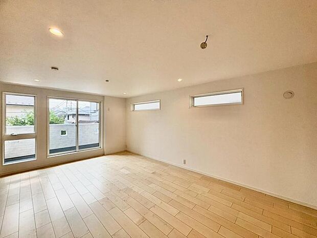 リビングには床暖房付。空気を汚さず、ほこりも舞い上がらないので小さなお子さまがいても安心です。