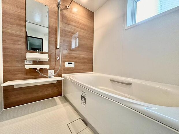 1日の疲れを癒してくれる広々とした浴室は癒しの空間としてカスタマイズが可能です。