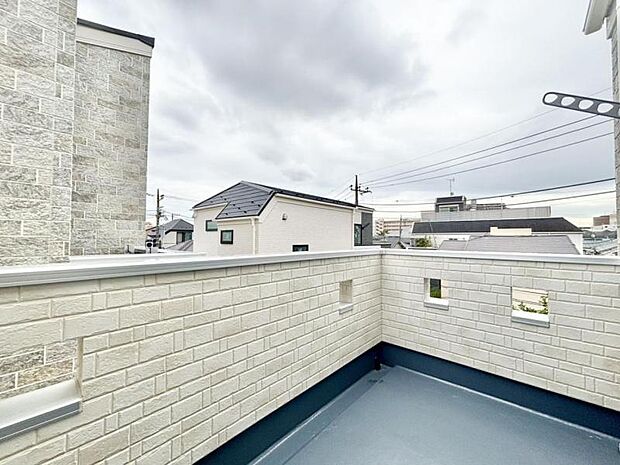 開放感のある眺望。陽光、風通しのよいワイドバルコニー。お洗濯物も乾かしやすいですね。