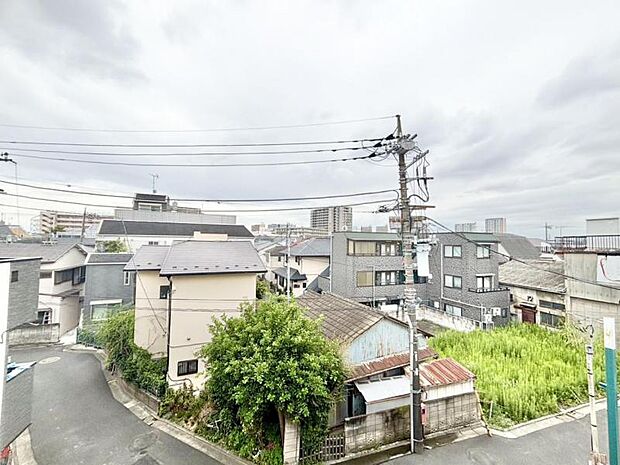 開放感のある眺望。陽光、風通しのよいワイドバルコニー。お洗濯物も乾かしやすいですね。