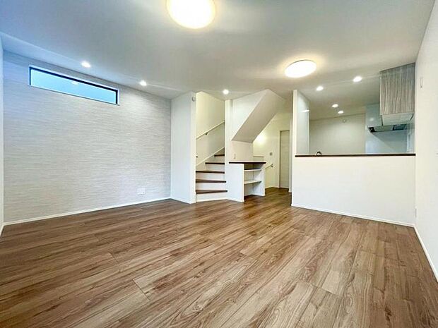 リビングには床暖房付。空気を汚さず、ほこりも舞い上がらないので小さなお子さまがいても安心です。