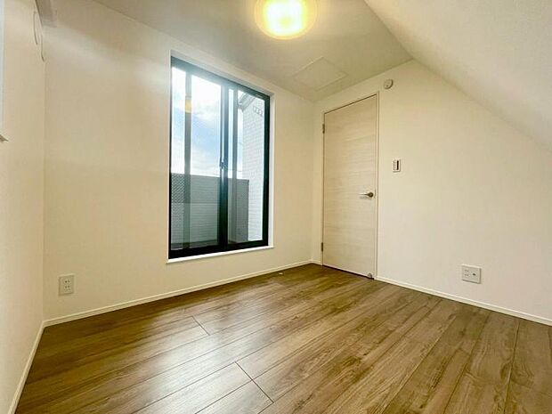 住まう方自身でカスタマイズして頂けるようにシンプルにデザインされております。自由度が高いので現地にて配置などを打ち合わせさせて頂きます。