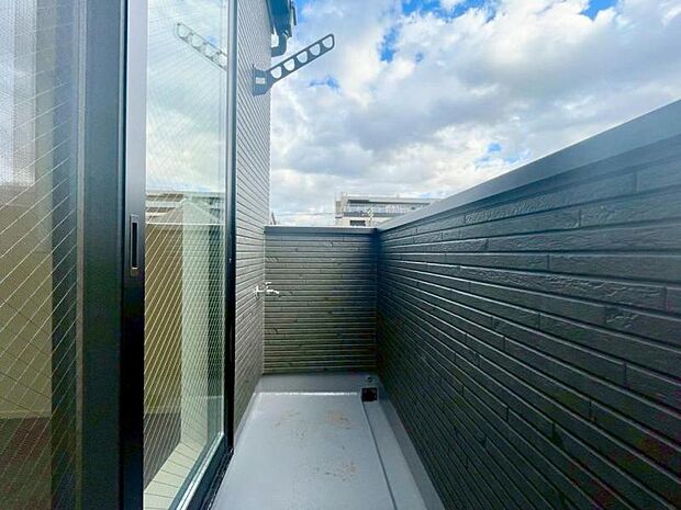 開放感のある眺望。陽光、風通しのよいワイドバルコニー。お洗濯物も乾かしやすいですね。