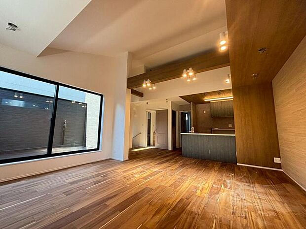 2階の上部にはロフトを設置。収納はもちろん、趣味部屋やワークスペースとしても活用できる、暮らしに“ちょっと嬉しい”空間です。