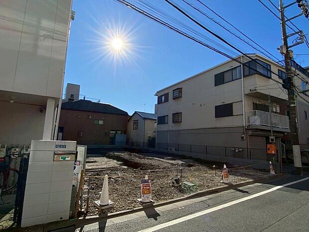 車通りの少ない道路で小さなお子様も安心。家と同じくらい周辺環境は大切なもの。図面だけでは分からない現地の雰囲気もご確認くださいませ。