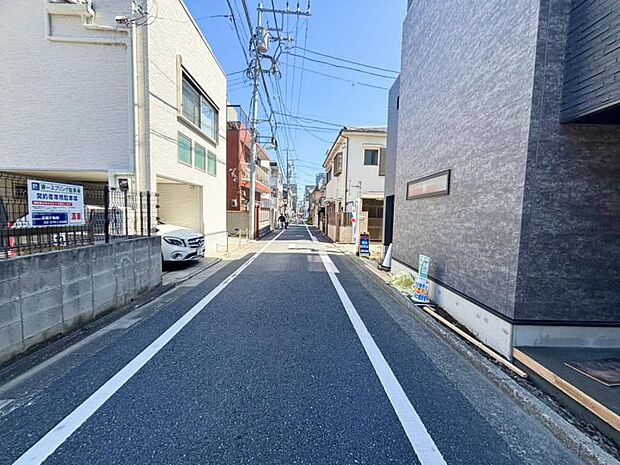 前面道路は一方通行ですので、小さなお子様もご安心してお過ごしいただけます。