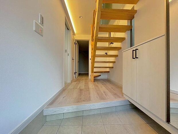 ここから始まる「日常」は大切で貴重な時間。少しでも豊かに、少しでも快適に。そんな想いから生まれた本邸宅は、これから先のお住まいをきっと支えてくれるはずです。