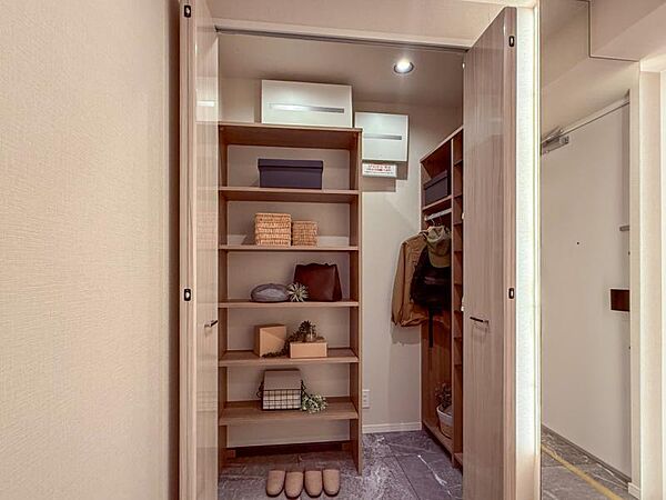 【家具・小物（調度品）は販売価格に含まれません】使い勝手の良い収納が豊富で、物が多くてもスッキリ片付けられます。