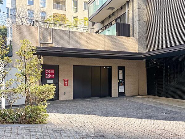 敷地内に設けられた駐車スペース。