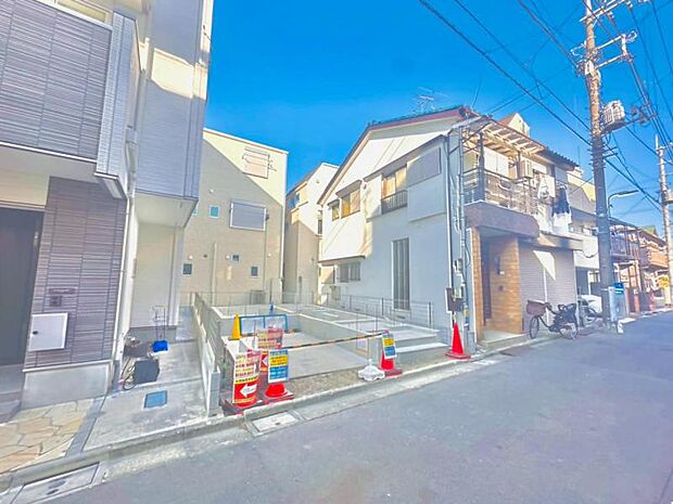 前面道路は車通りの少ない道です。小さなお子様も安心してお過ごしいただけます。