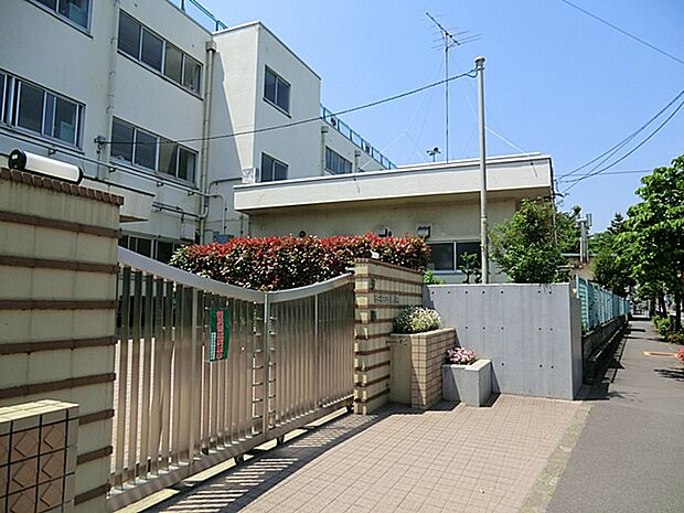 世田谷区立弦巻小学校 430m