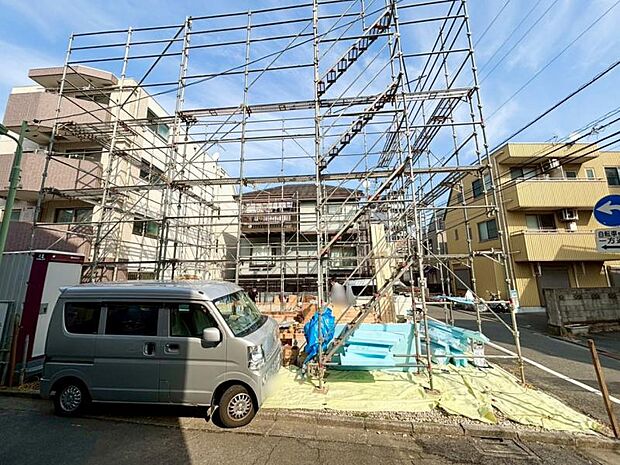 完成時期は5月末です。同じ工務店の完成見本や同ボリュームの完成物件もご案内しておりますので、お気軽にお問い合わせ下さいませ