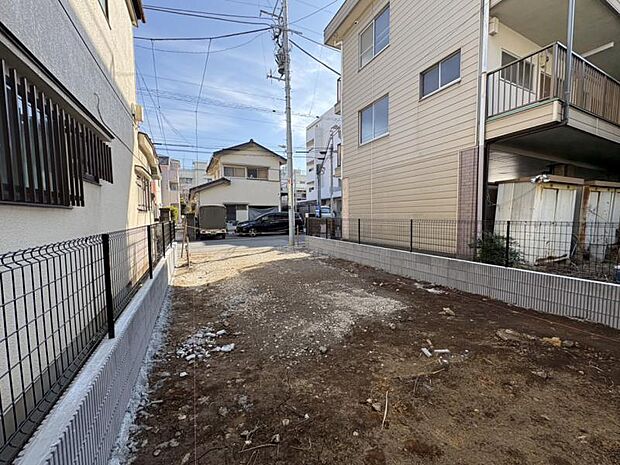 更地の状態をご覧頂くことで、隣接した環境をしっかりとご確認頂けます。