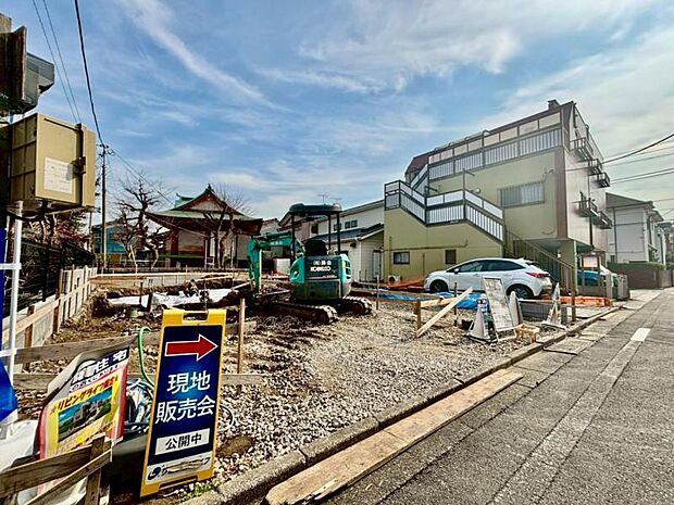 更地の状態をご覧頂くことで、隣接した環境をしっかりとご確認頂けます。更に同工務店の完成見本を合わせてご見学頂くことで、完成形の姿をイメージ出来ます。