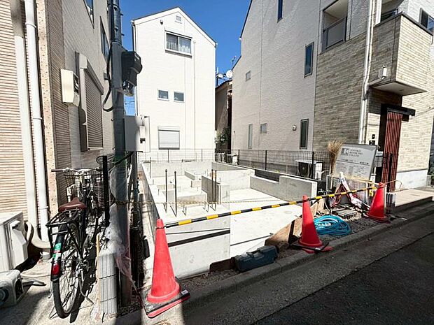 完成時期は7月末です。同じ工務店の完成見本や同ボリュームの完成物件もご案内しておりますので、お気軽にお問い合わせ下さいませ。