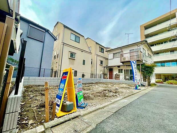 更地の状態をご覧頂くことで、隣接した環境をしっかりとご確認頂けます。(2/14)