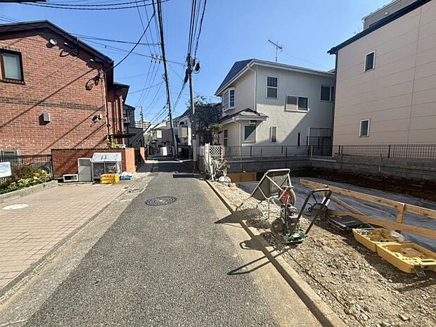 駅からの帰り道には最寄りのスーパーがございます。毎日のご通勤など非常に助かります。