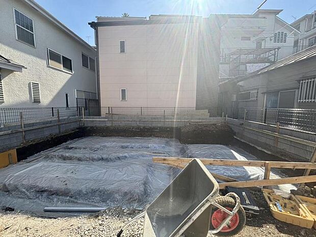 完成時期は7月です。同じ工務店の完成見本や同ボリュームの完成物件もご案内しておりますので、お気軽にお問い合わせ下さいませ。