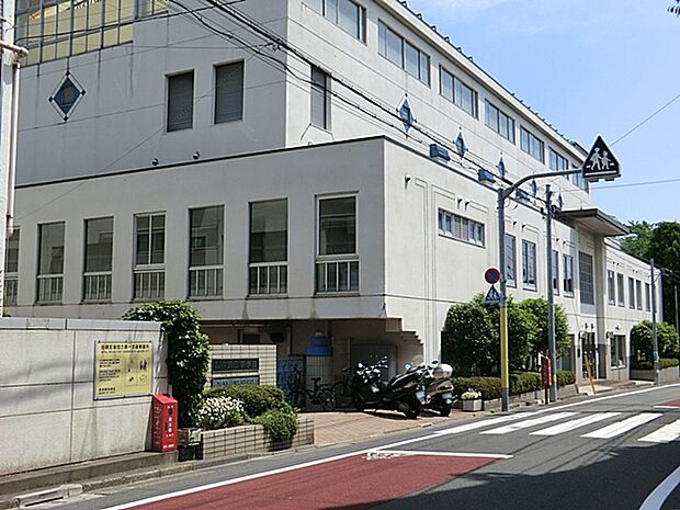 目黒区立大鳥中学校 700m