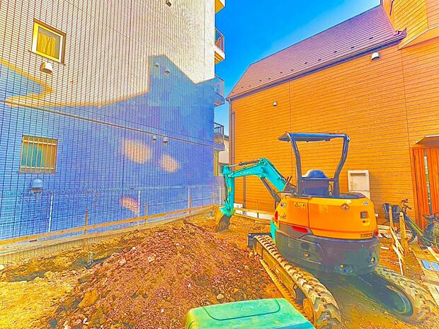 隣地の物件はこちらに向いている窓が少なく、プライバシーが核惚れております。