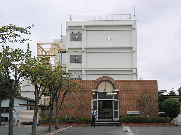 大田区立大森第一中学校　780m