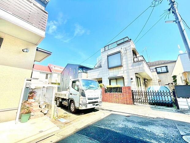 前面道路は車通りの少ない道です。小さなお子様も安心してお過ごしいただけます。(3/21)