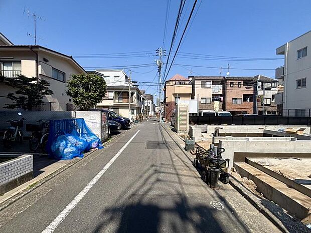 前面道路は一方通行ですので、小さなお子様もご安心してお過ごしいただけます。
