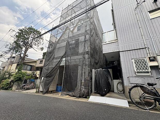 美しい景観を生み出すこの邸宅は採光や風通しまで考え抜いて造ります。外観の美しさだけでなくそこに住まうご家族様の心地良さを最優先します。