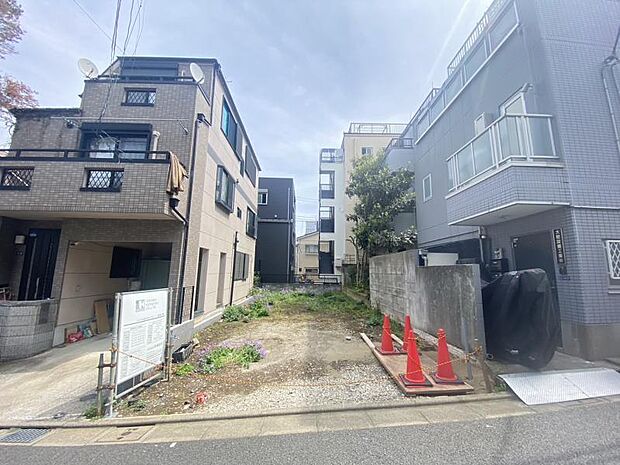 この場所だからこそ叶えられる開放感、「陽光を取り入れた住宅」です。是非現地でご体感下さいませ。