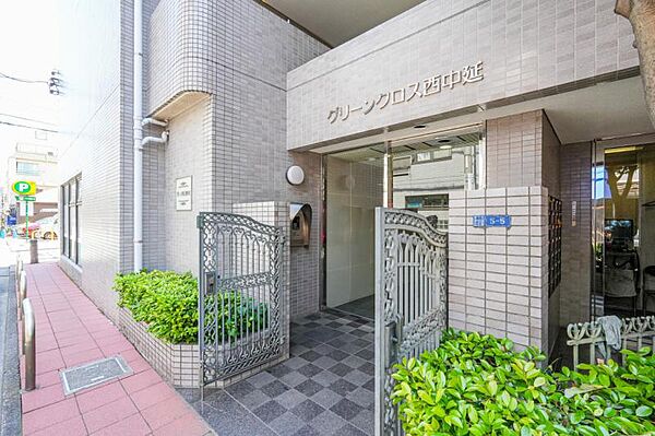 エントランスは、まさに顔となる場所。シンプルながらも格調高い雰囲気を漂わせています。