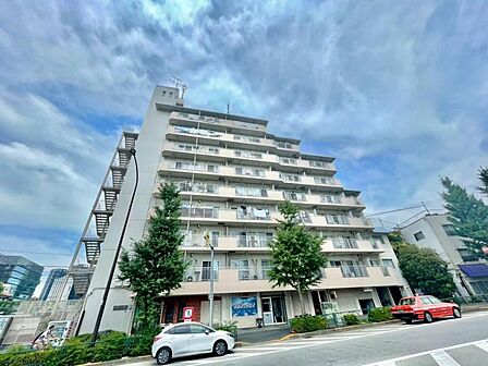 窓からたっぷりと陽光が注がれる明るい住まい。ご家族の成長に合わせてお住まい頂ける仕様の間取り。日々の疲れを癒してくれる主寝室。