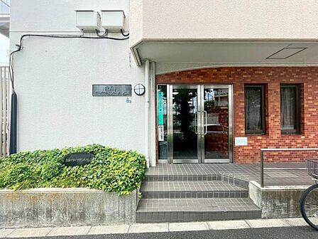 それぞれ独特の顔を持つあなただけのお住まい。各棟によって暖かい日差しの入り方・見え方も違うお住まい。実際の日当たりや現地の雰囲気もご確認くださいませ。