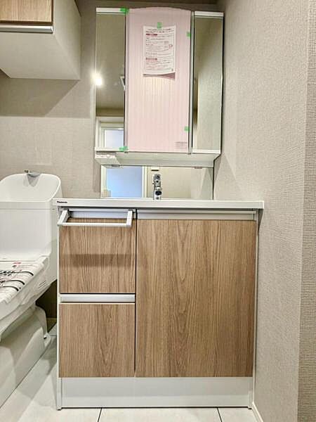 一日の始まりと終わりは洗面化粧台から。清潔感と機能性を備えたパウダールームです。