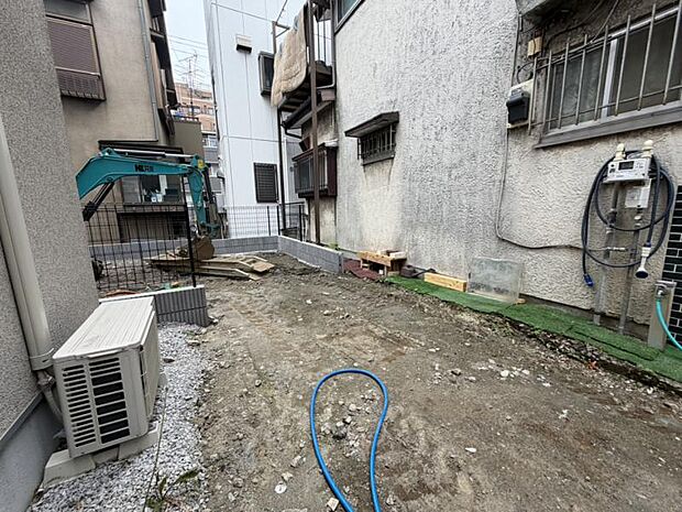 現地入口部分左側からの写真です。
